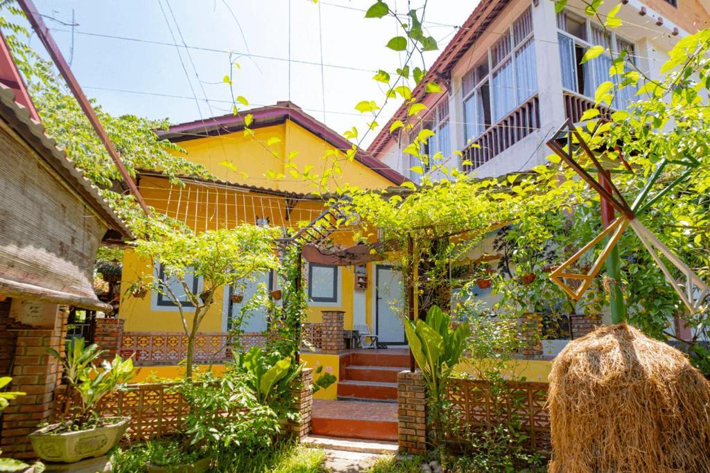 Hue Lotus Homestay Bagian luar foto